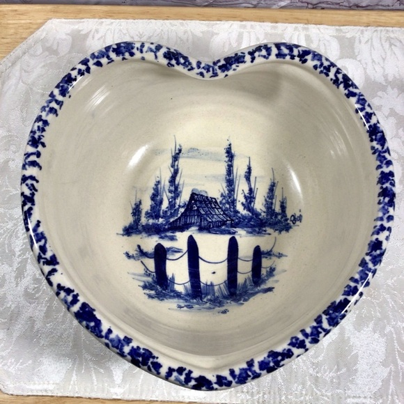 Vintage P. R. Storie Pottery Co. Hand Painted Heart Shaped Bowl - Signed - Picture 2 of 12